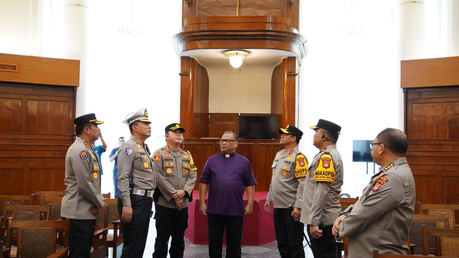 Kapolda Metro Jaya Tinjau Pospam Stasiun Gambir, Pastikan Pelayanan Optimal